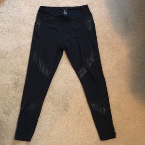 Leggings with snakeskin style detail